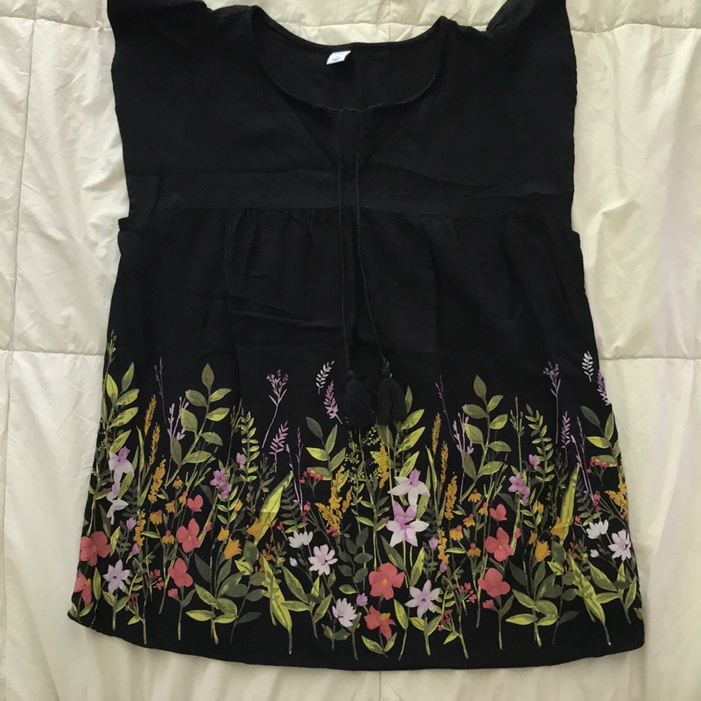Women’s short tee (short).